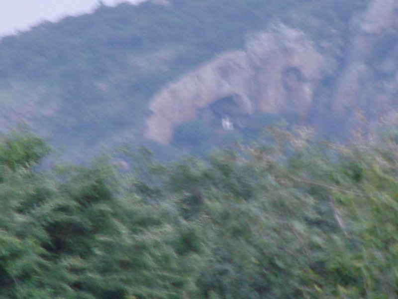 phototakeninthemovingvancanseetherockarchandthewhitecolouristhesmalltempleunderthearch.jpg